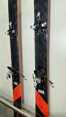 SCOTT SUPERGUIDE 88 testovací skialpové lyže + vázání + pásy MONTANA Montamix 22/23 - 173 cm