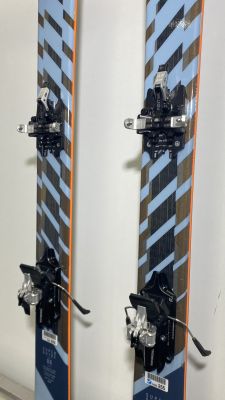 SCOTT SUPERGUIDE 88 W testovací dámské skialpové lyže + vázání Fritschi Vipec Evo 90 + pásy MONTANA Montamix 22/23 - 160 cm