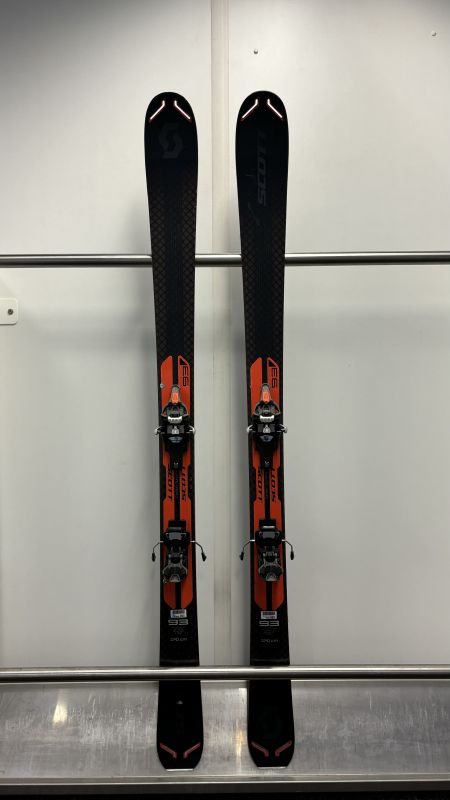 SCOTT SLIGHT 93 + vázání Fritschi Vipec + pásy MONTANA Montamix testovací skialpové lyže set 23/24