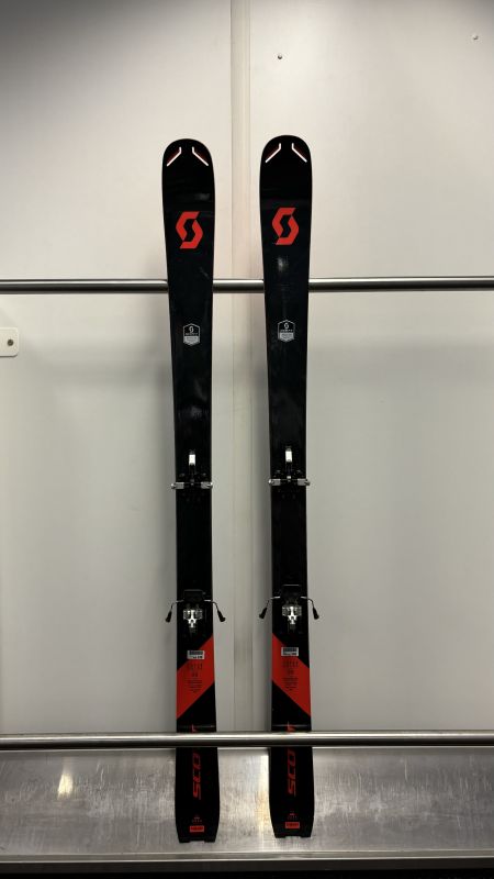 SCOTT SUPERGUIDE 88 testovací skialpové lyže + vázání Fritschi Vipec Evo 90 + pásy MONTANA Montamix 22/23