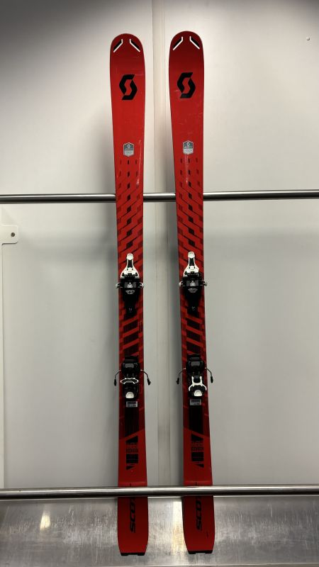 SCOTT SUPERGUIDE 88 testovací skialpové lyže + vázání Fritschi Vipec Evo + pásy MONTANA Montamix 21/22