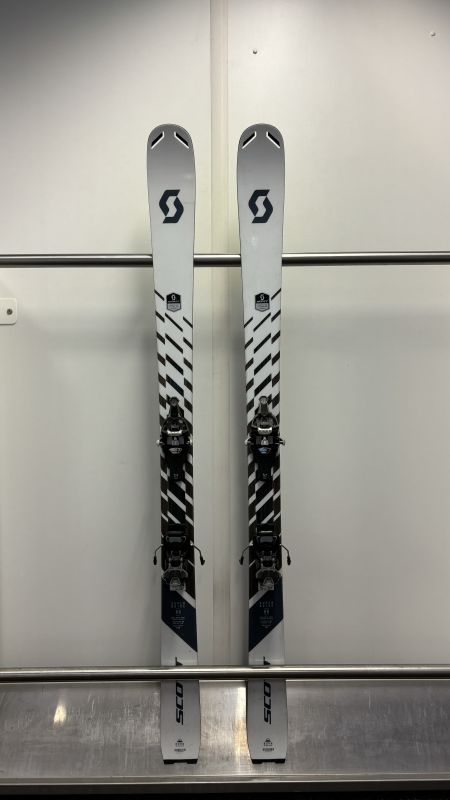 SCOTT SUPERGUIDE 88 UNISEX testovací skialpové lyže + vázání Fritschi Vipec Evo 90 + pásy MONTANA Montamix 22/23