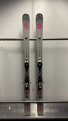 SCOTT SUPERGUIDE 88 W testovací dámské skialpové lyže + vázání Fritschi Vipec Evo 90 + pásy MONTANA Montamix 21/22 | 168 cm