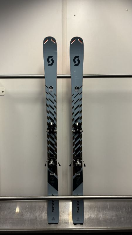 SCOTT SUPERGUIDE 88 W testovací dámské skialpové lyže + vázání Fritschi Vipec Evo 90 + pásy MONTANA Montamix 22/23