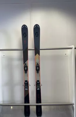 SCOTT PURE FREEE 90 testovací skialpové lyže + vázání Fritschi Vipec Evo 100 + pásy MONTANA Montamix 24/25 | 177 cm