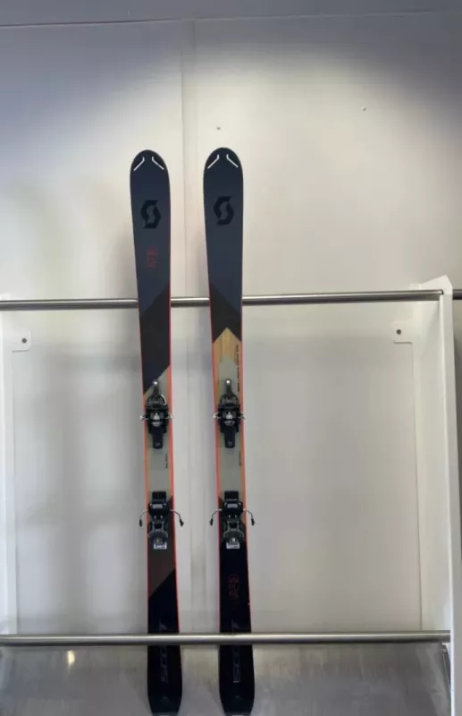 SCOTT PURE FREEE 90 testovací skialpové lyže + vázání Fritschi Vipec Evo 100 + pásy MONTANA Montamix 24/25