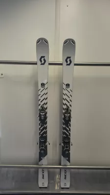 SCOTT SUPERGUIDE 88 testovací skialpové lyže + vázání Fritschi Vipec Evo 90 + pásy MONTANA Montamix 23/24 | 152 cm