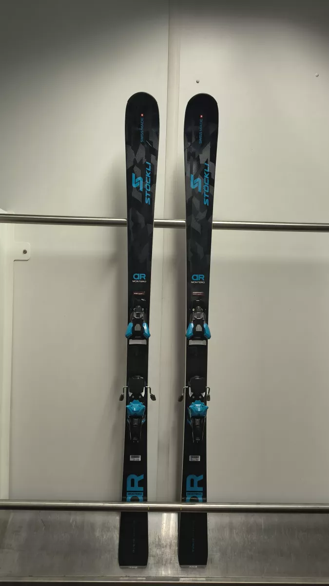 STÖCKLI MONTERO AR testovací lyže set + vázání N Strive 13 blue 24/25 Stöckli