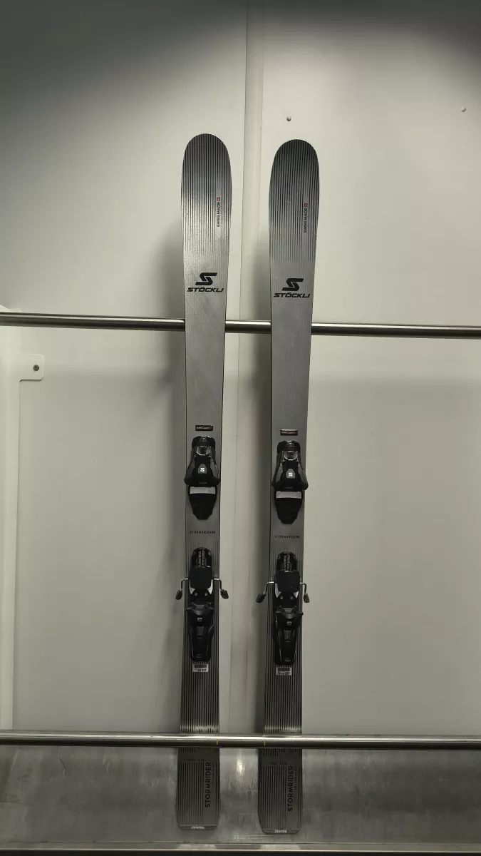 STÖCKLI STORMRIDER 88 testovací lyže set + vázání N Strive 13 black 24/25 Stöckli