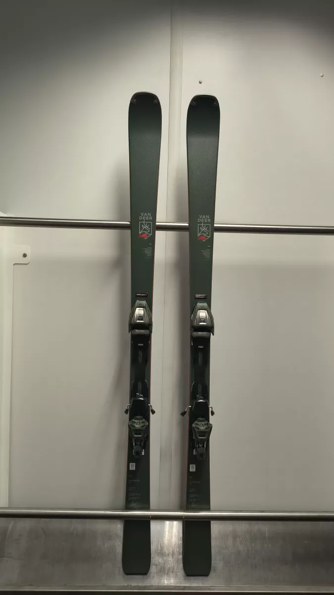VAN DEER H-POWER 78 R14,5 testovací lyže set + vázání Marker Comp 13 25/26 Van Deer RedBull sports