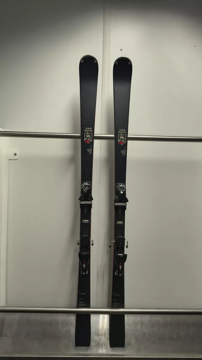VAN DEER H-POWER testovací lyže set + vázání Look 25/26 Van Deer RedBull sports