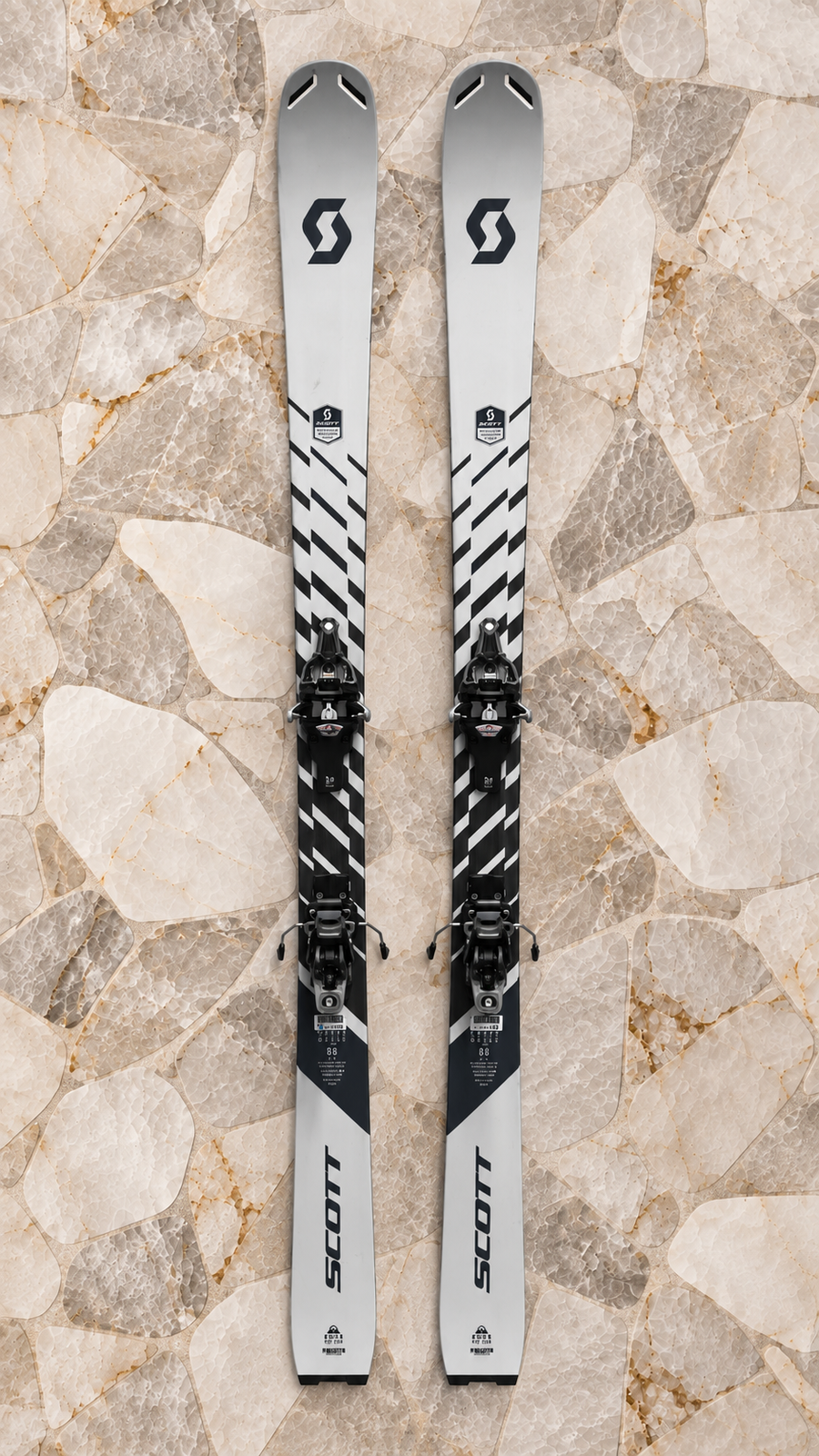SCOTT SUPERGUIDE 88 testovací skialpové lyže + Fritschi Vipec Evo 90 + pásy MONTANA Montamix 24/25